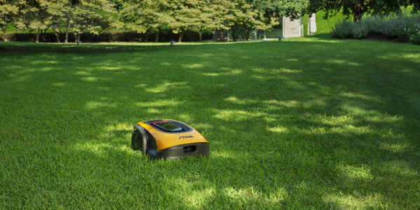 Robot koszący do małych trawników – wygodne rozwiązanie w Twoim ogrodzie